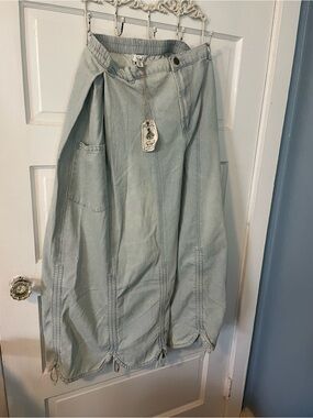 Easel scalloped hem pants